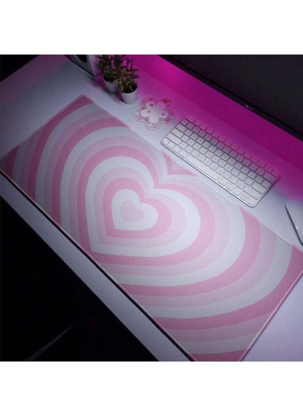 Large Mouse Pad Cute Pink Hearts (60cm x 30cm x 2mm), HD Print Pattern Desk Mat, Extended Mouse Pad and Keyboard Pad, Waterproof Fabric Surface Mouse Pads for Desk, Non-Slip Rubber Base