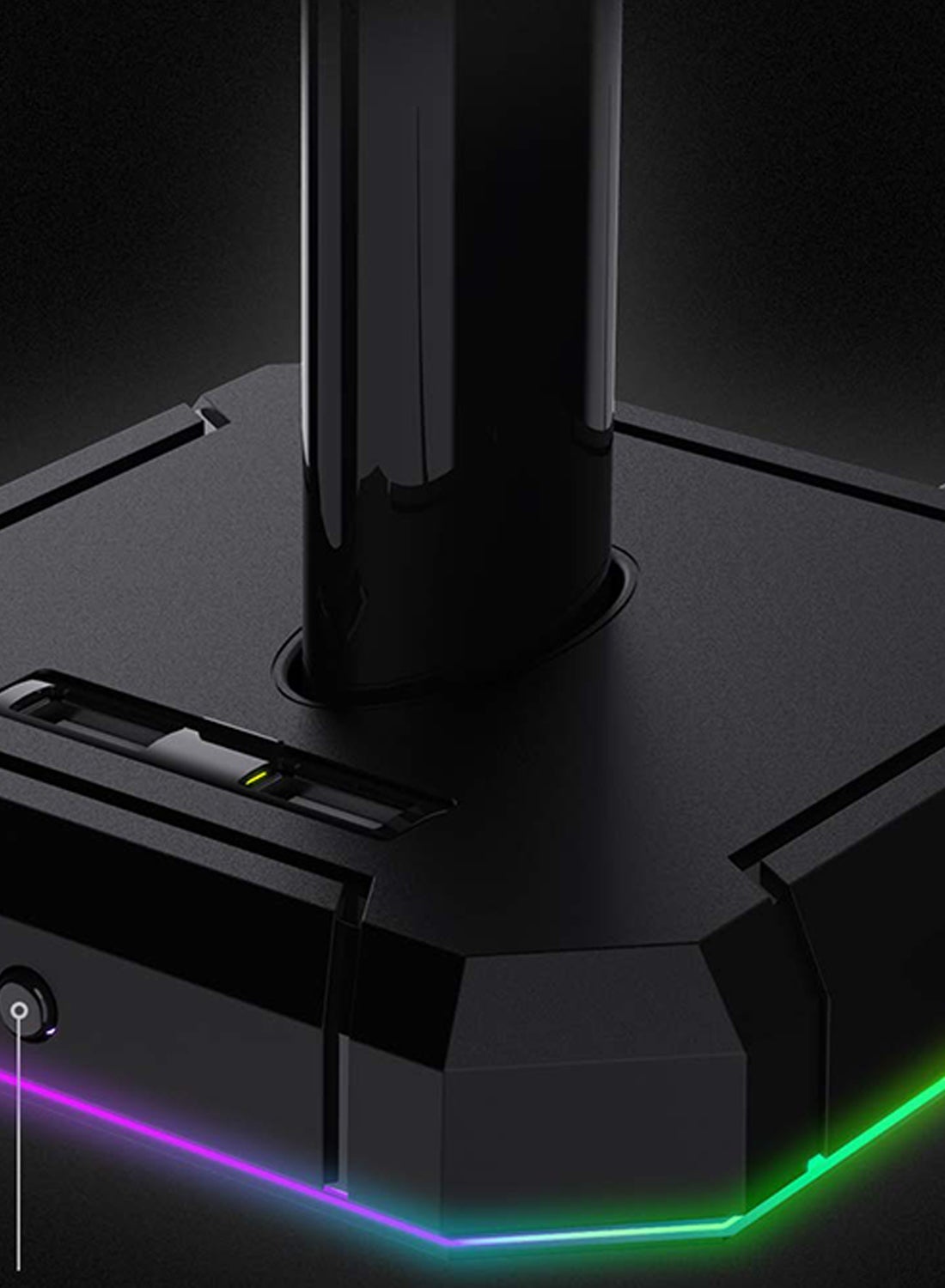 حامل سماعة Redragon HA300 SCEPTER Pro بإضاءة RGB ومنافذ USB أسود