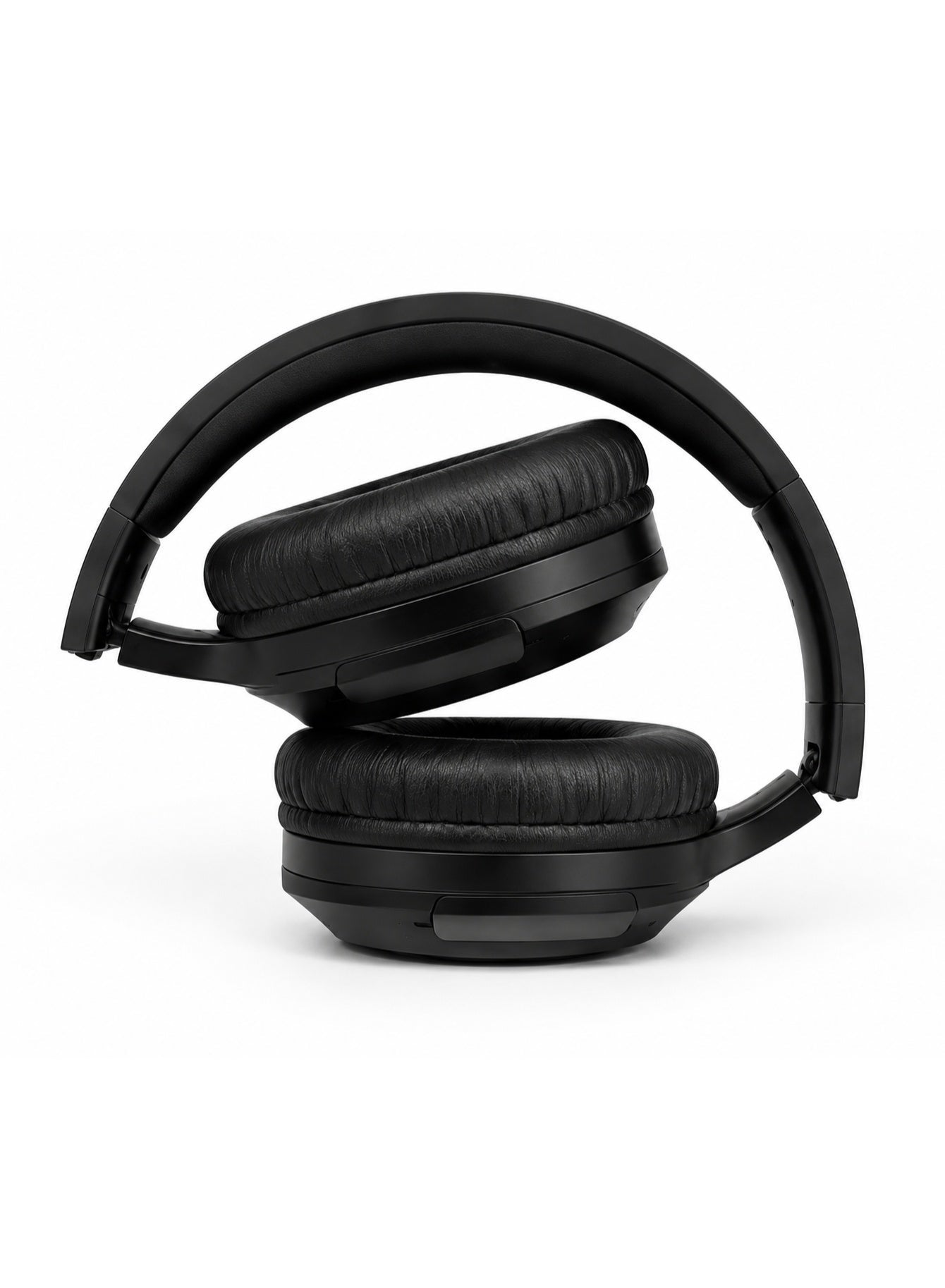 ZB-560 Enjoy an immersive listening experience with the  Headphones, featuring Hi-Fi stereo sound and  Pure Bass for ric